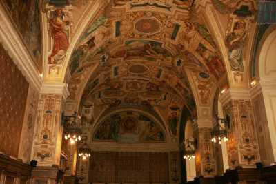 Sfarzosi saloni, eleganti aule e un tripudio di affreschi: � il "nascosto" Ateneo di Bari